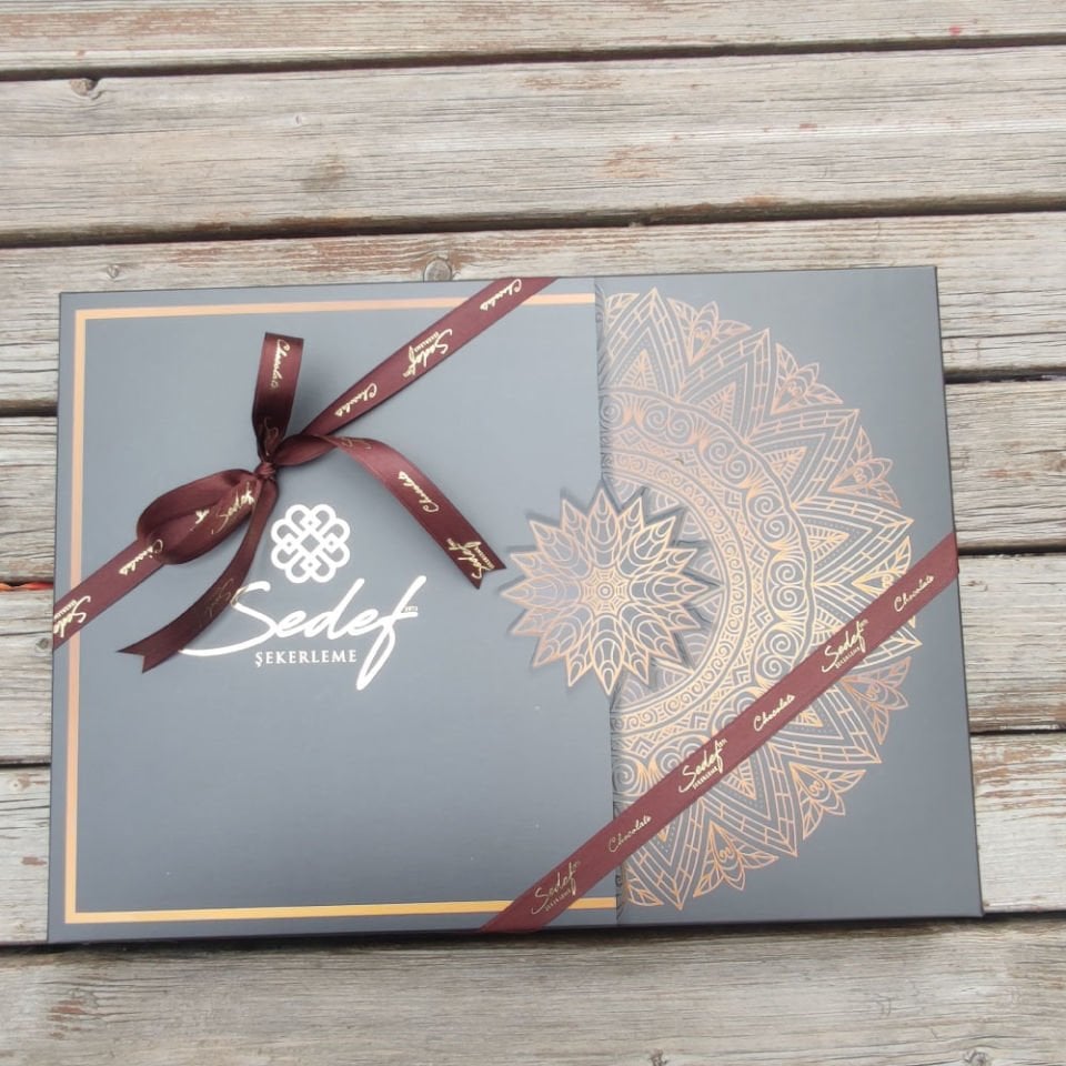 Yaldızlı Çiçek Baton Hediyelik Bütün Antep Fıstıklı,Fındıklı,Sütlü Çikolata