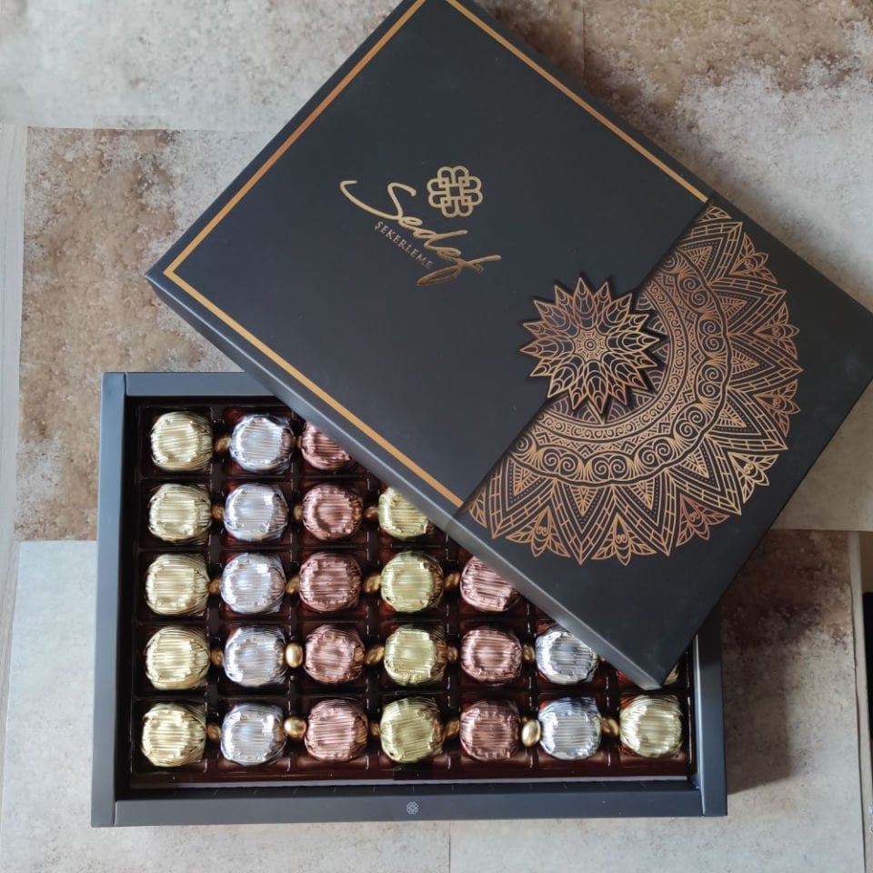 Yaldızlı Çiçek Baton Hediyelik Bütün Antep Fıstıklı,Fındıklı,Sütlü Çikolata