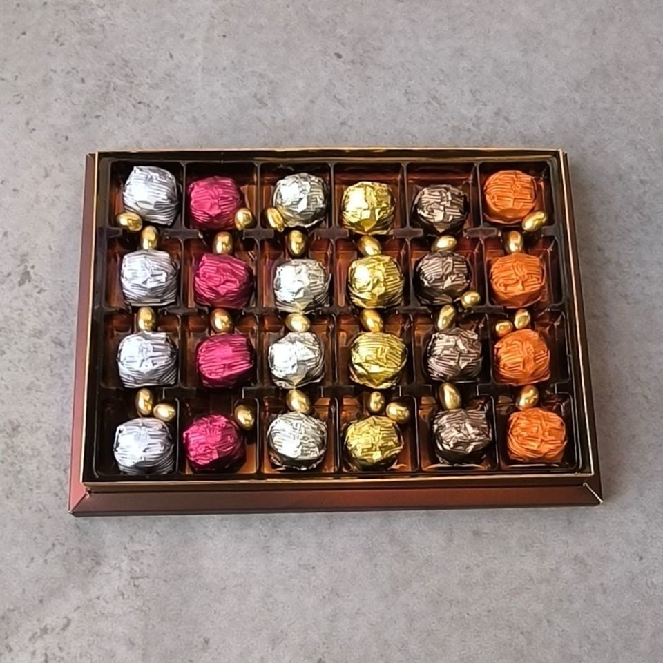 YALDIZLI KRİSTAL BÜTÜN FINDIKLI VE DRAJE